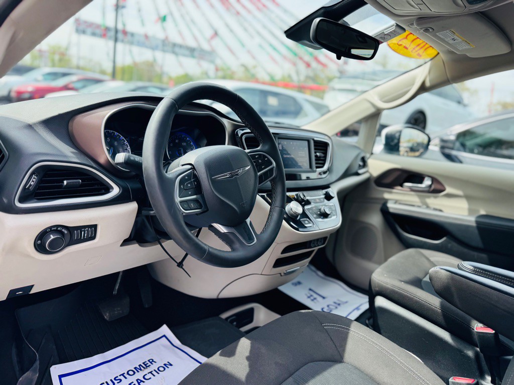 2023 Chrysler Voyager Image 20