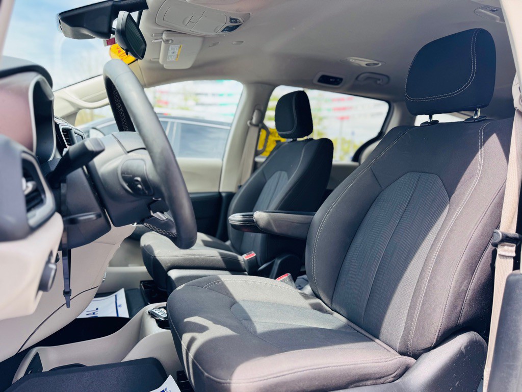 2023 Chrysler Voyager Image 22