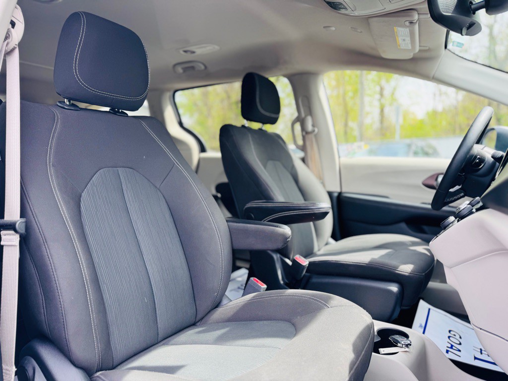2023 Chrysler Voyager Image 26