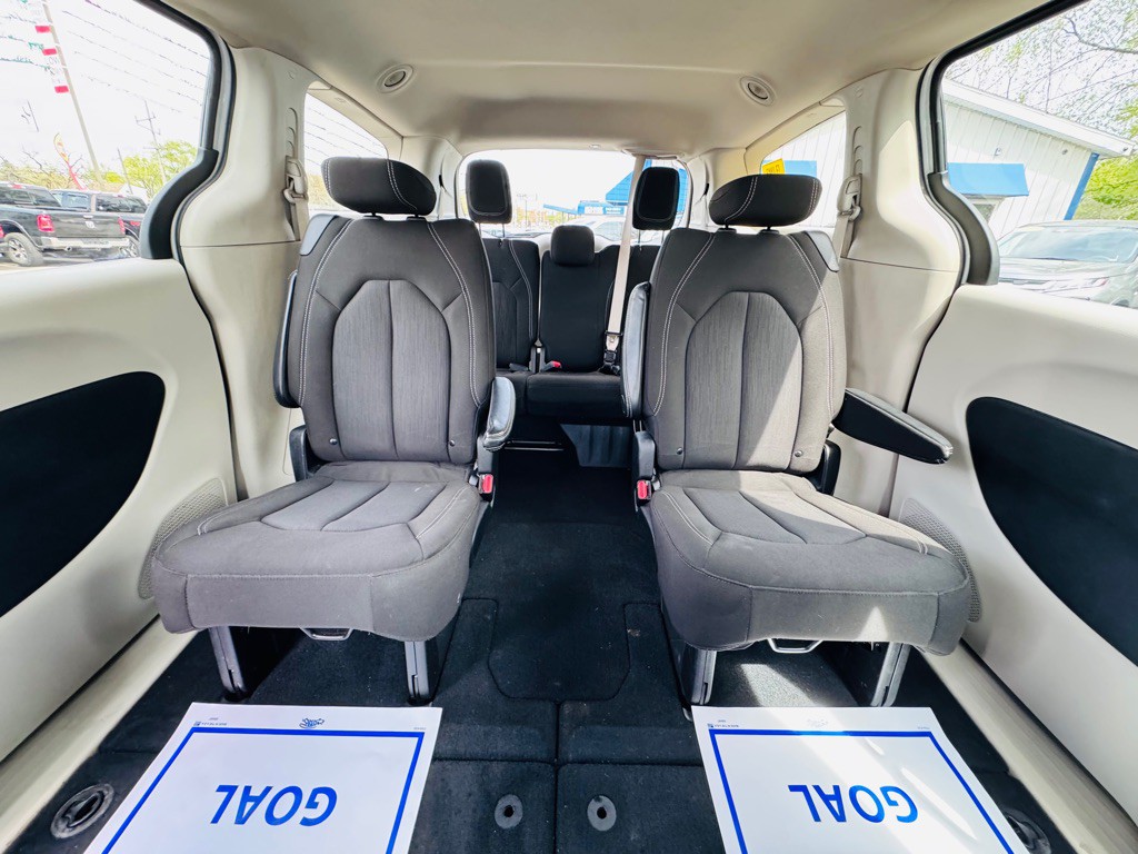 2023 Chrysler Voyager Image 27