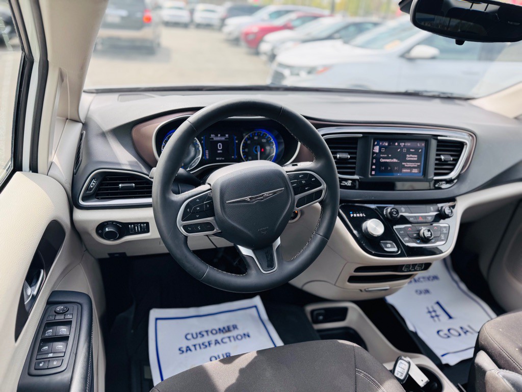 2023 Chrysler Voyager Image 30