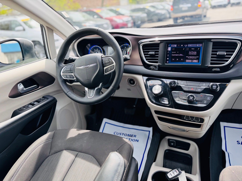 2023 Chrysler Voyager Image 32