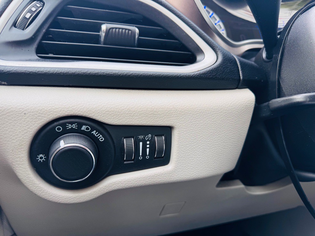 2023 Chrysler Voyager Image 33