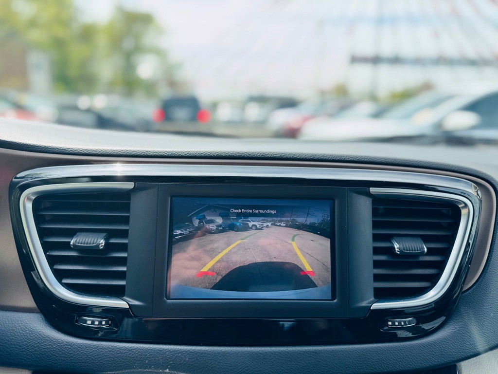 2023 Chrysler Voyager Image 39
