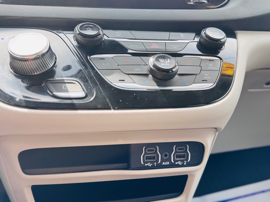2023 Chrysler Voyager Image 41