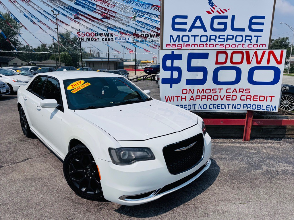 2019 Chrysler 300 Image 3