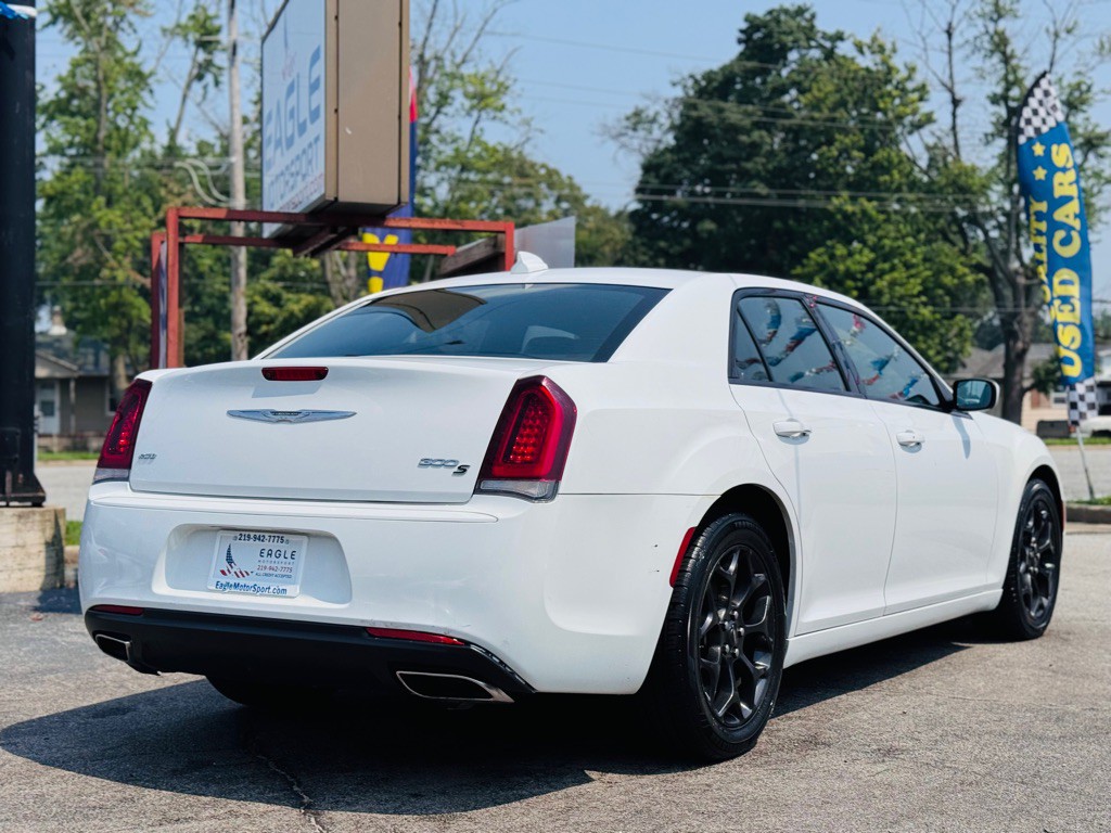 2019 Chrysler 300 Image 7