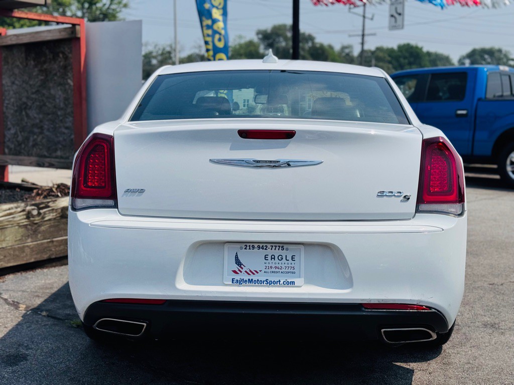 2019 Chrysler 300 Image 8