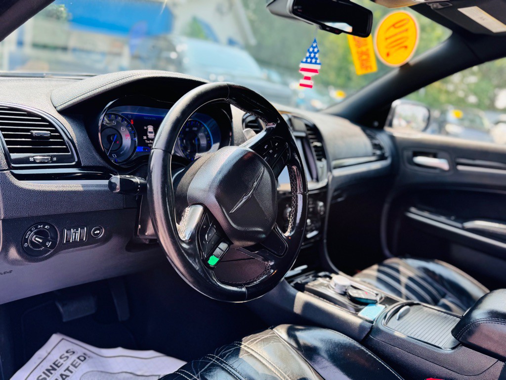 2019 Chrysler 300 Image 16