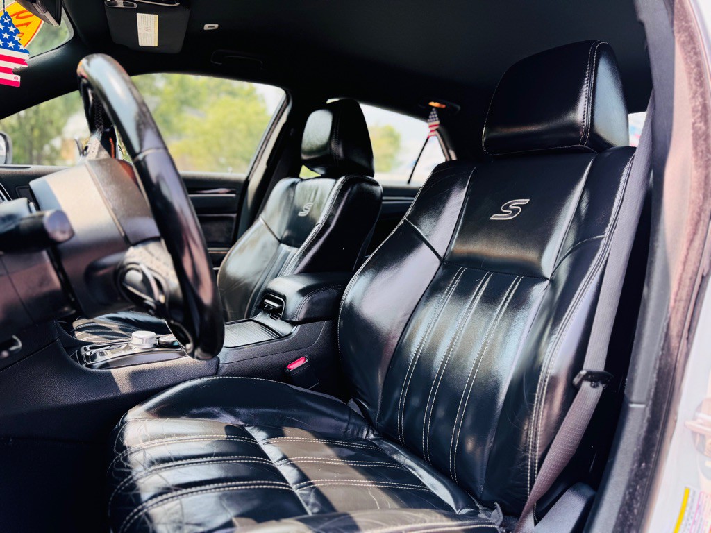 2019 Chrysler 300 Image 18