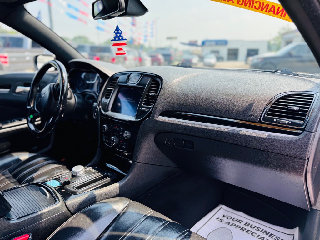 2019 Chrysler 300 Image 19