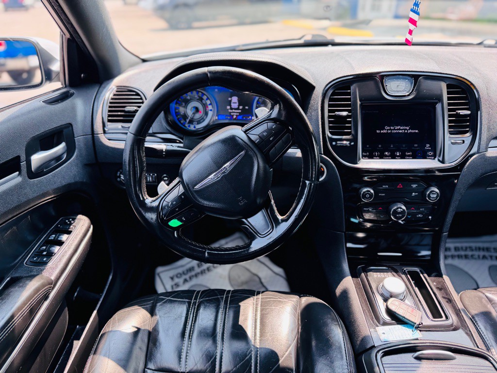 2019 Chrysler 300 Image 25