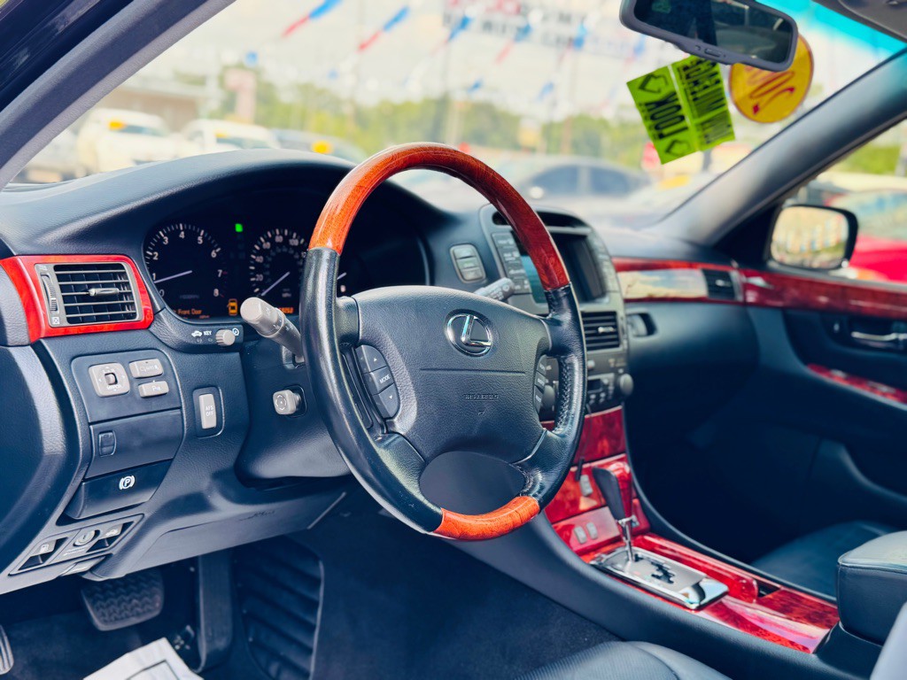 2005 Lexus LS Image 31