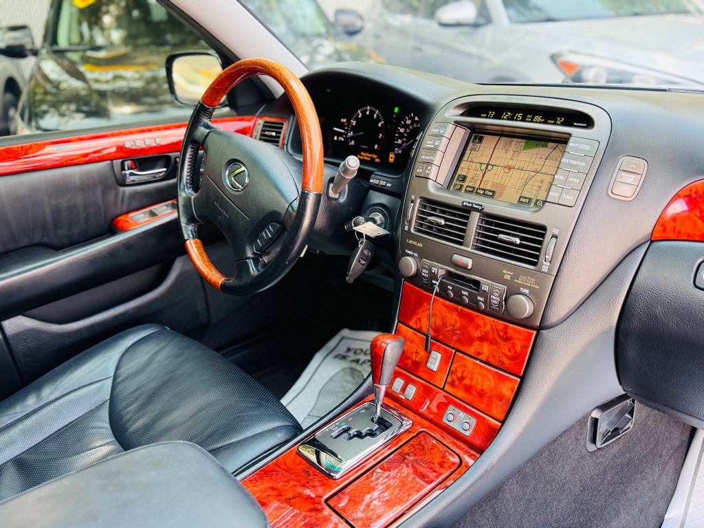 2005 Lexus LS Image 40