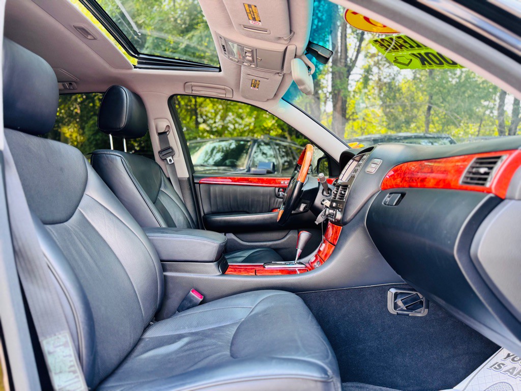 2005 Lexus LS Image 43