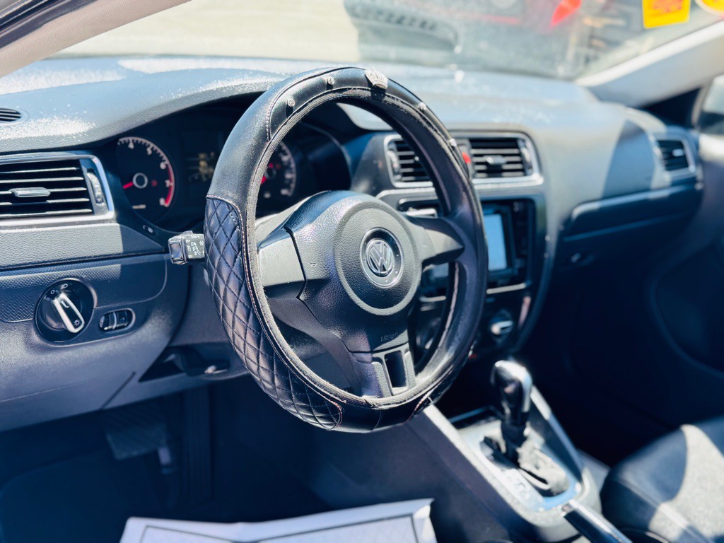 2011 Volkswagen Jetta Image 14