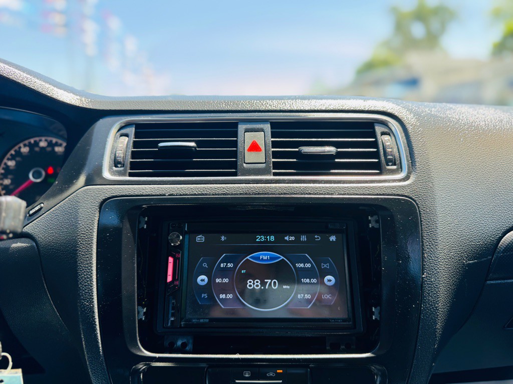 2011 Volkswagen Jetta Image 26