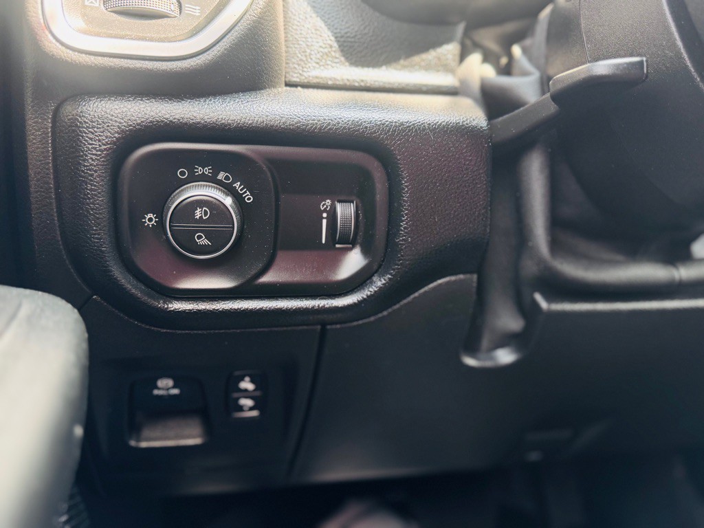 2021 RAM 1500 Image 32