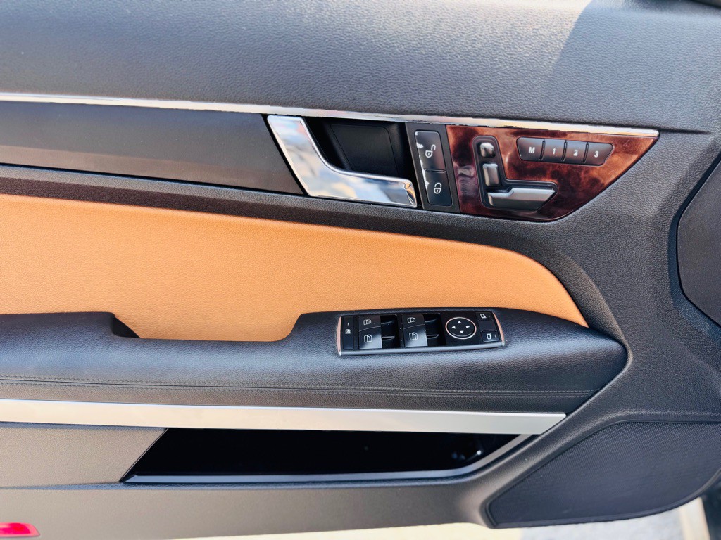 2011 Mercedes-Benz E-Class Image 25