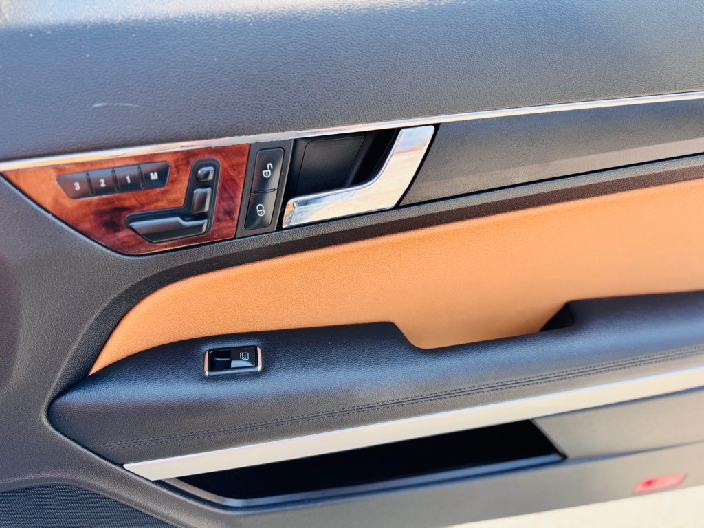 2011 Mercedes-Benz E-Class Image 30
