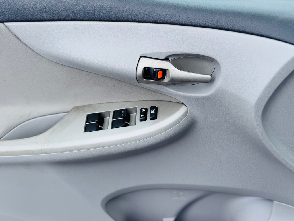 2011 Toyota Corolla Image 13
