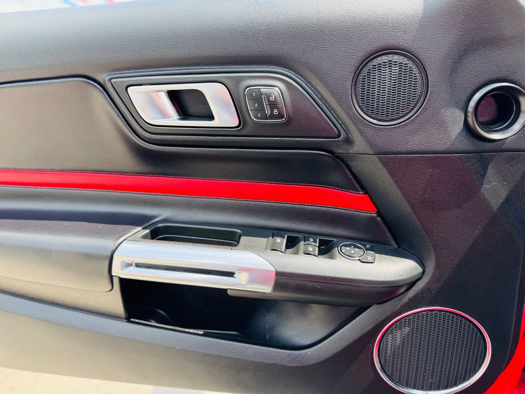 2020 Ford Mustang Image 19