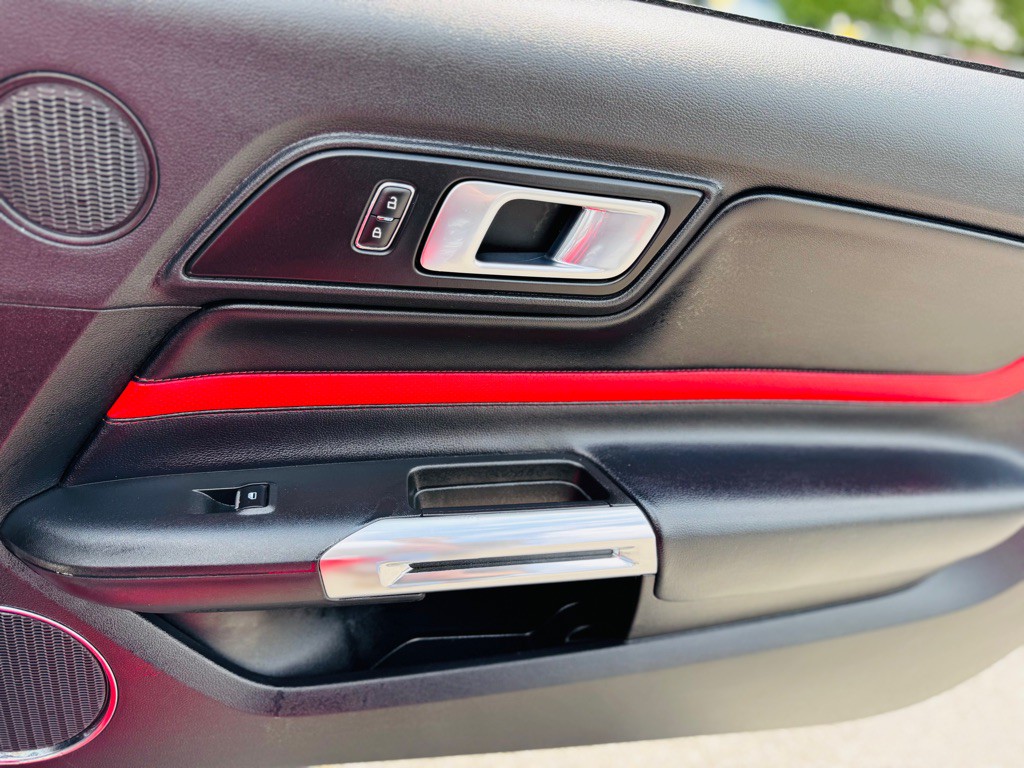 2020 Ford Mustang Image 24
