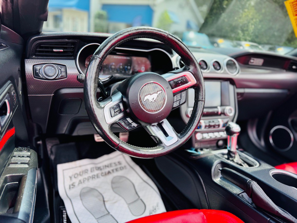 2020 Ford Mustang Image 32