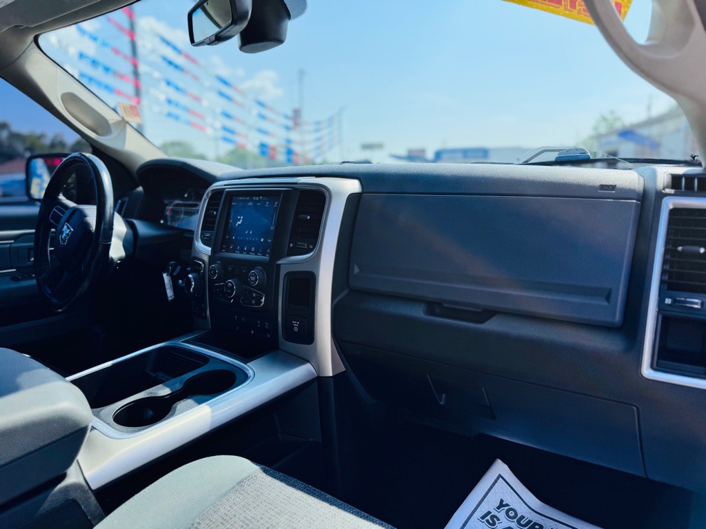 2015 RAM 1500 Image 28