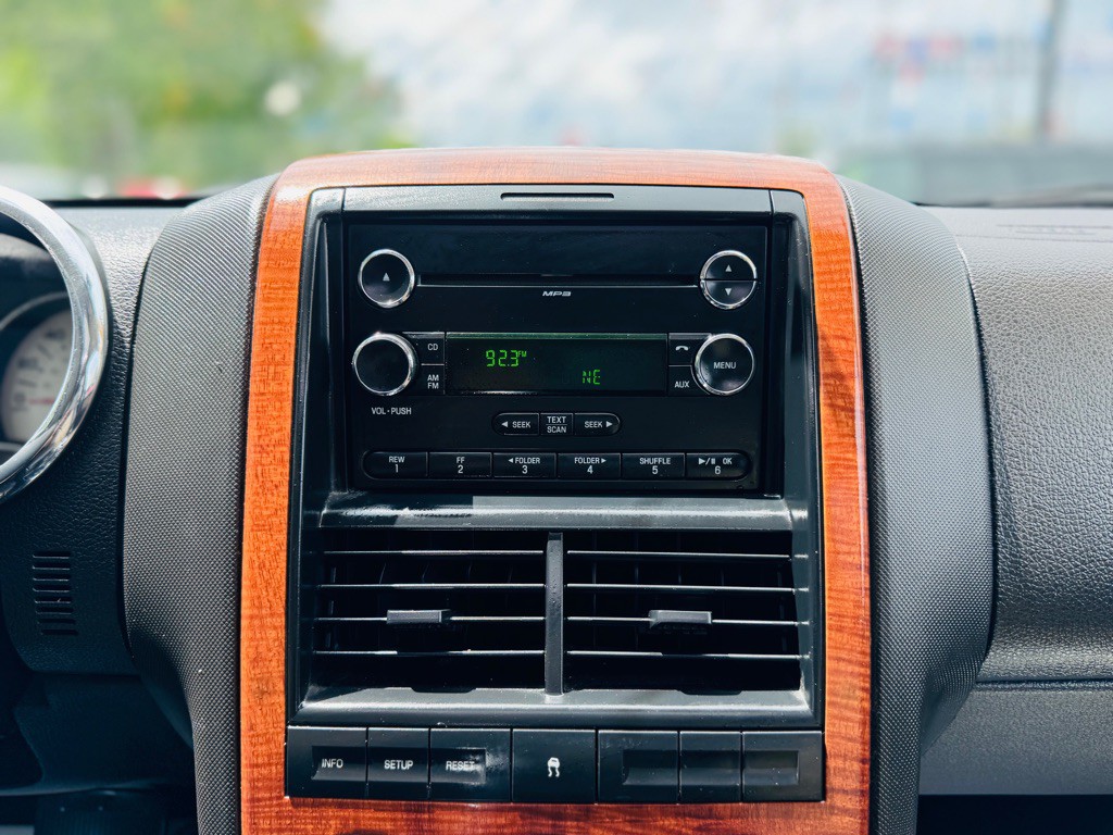 2008 Ford Explorer Image 34