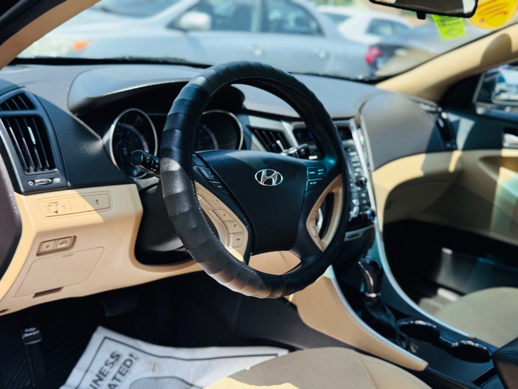 2011 Hyundai Sonata Image 16