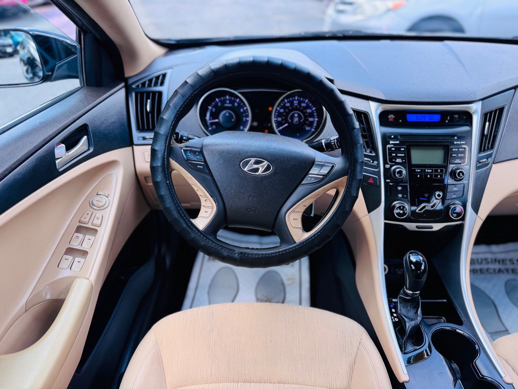 2011 Hyundai Sonata Image 24