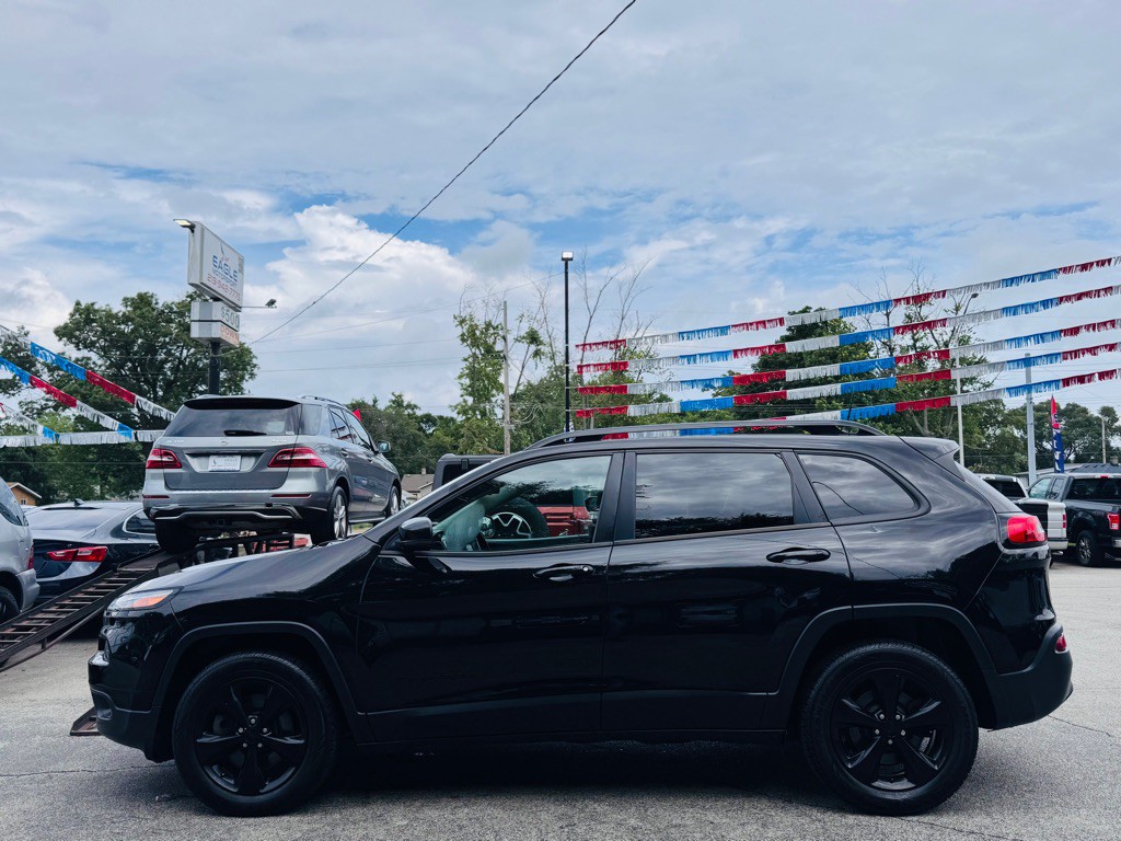 2017 Jeep Cherokee Image 10