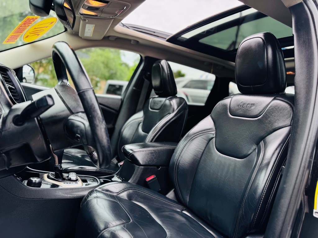 2017 Jeep Cherokee Image 18