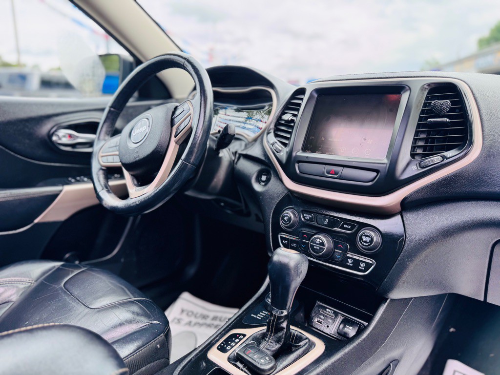 2017 Jeep Cherokee Image 22