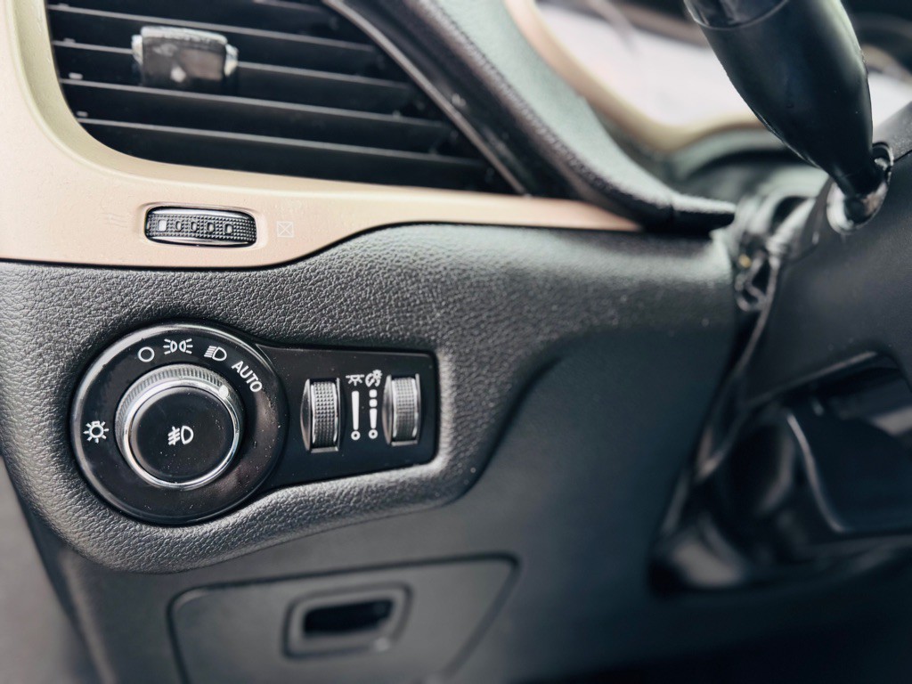 2017 Jeep Cherokee Image 30