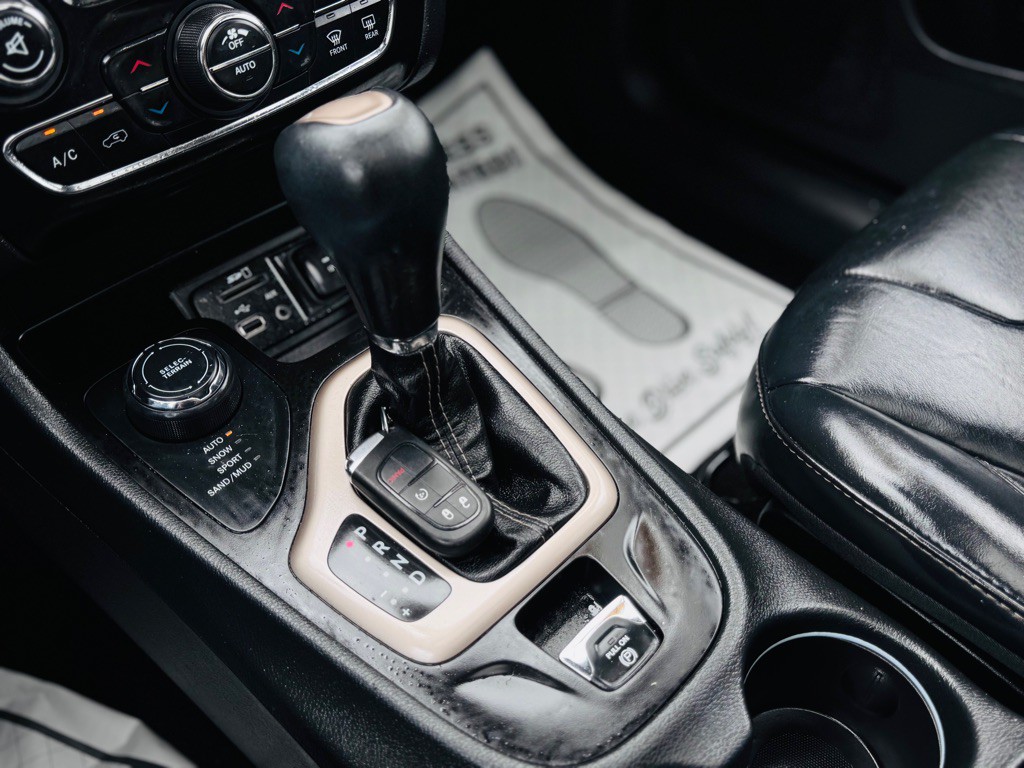 2017 Jeep Cherokee Image 40