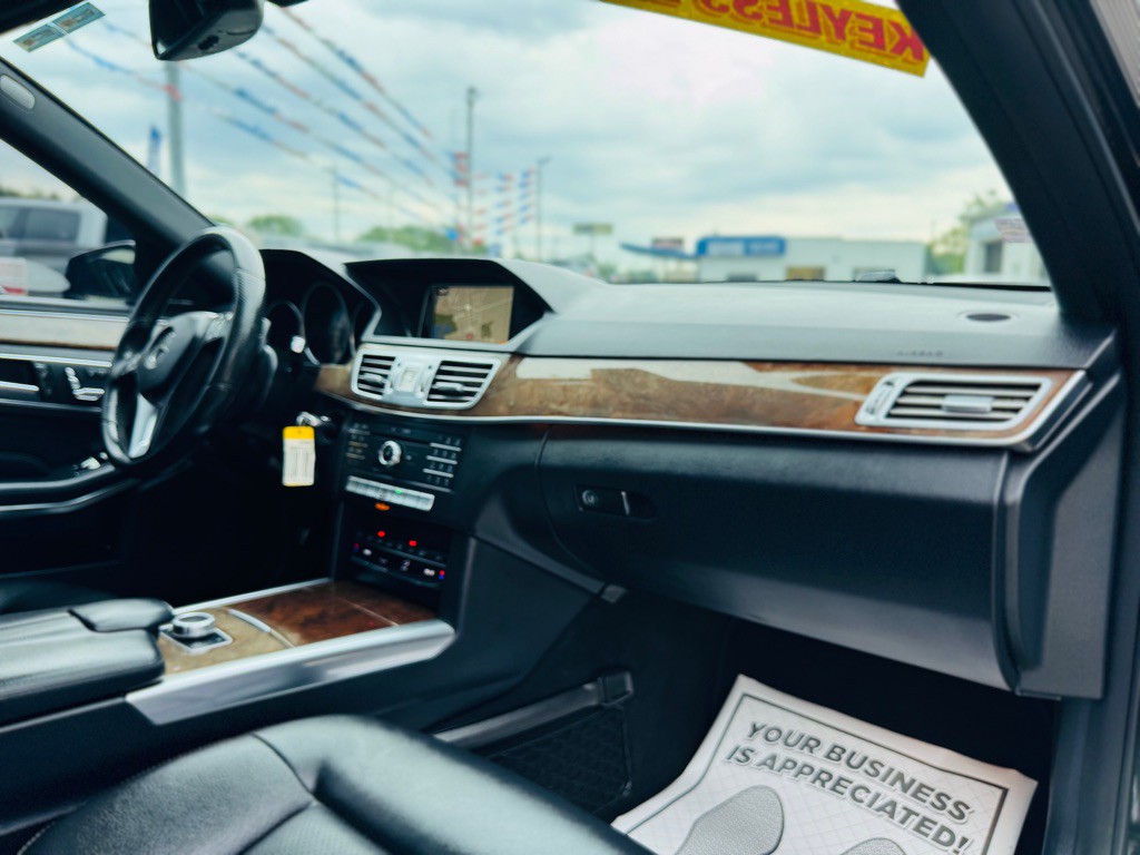 2016 Mercedes-Benz E-Class Image 26