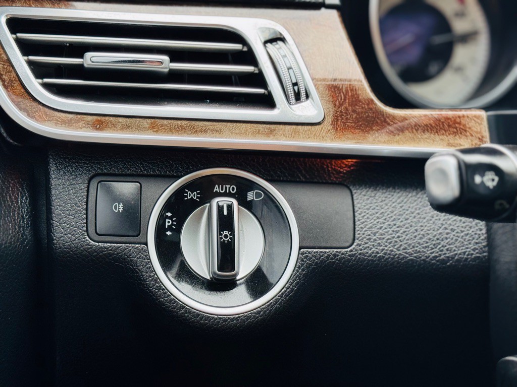 2016 Mercedes-Benz E-Class Image 34