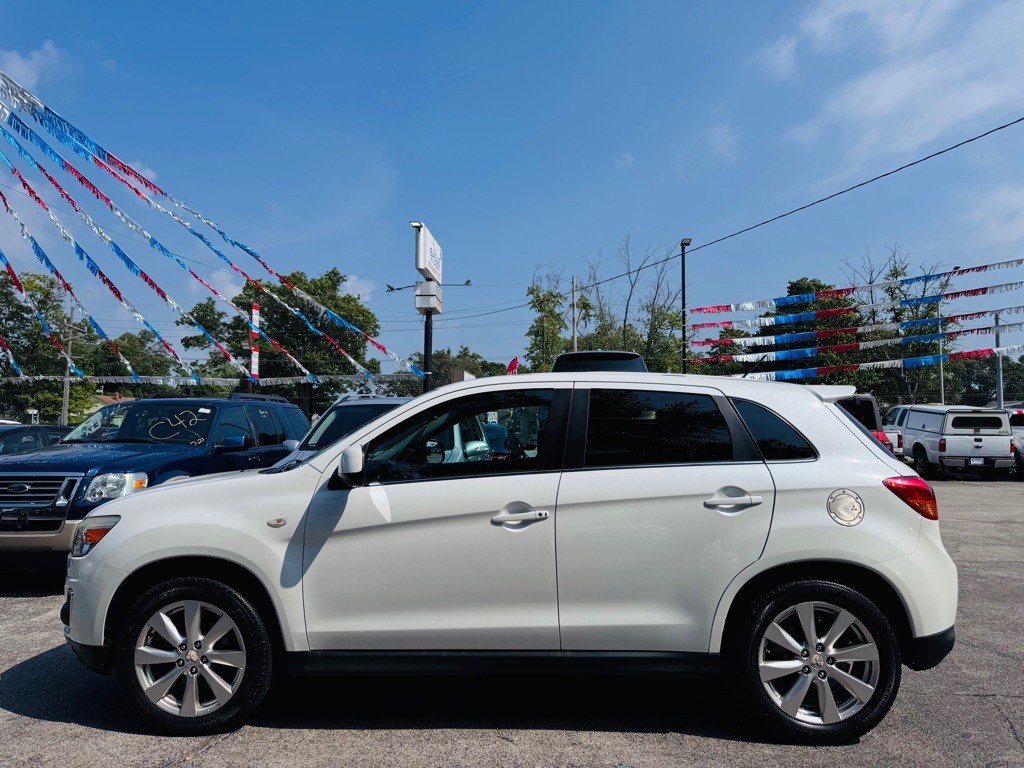 2014 Mitsubishi Outlander Image 9