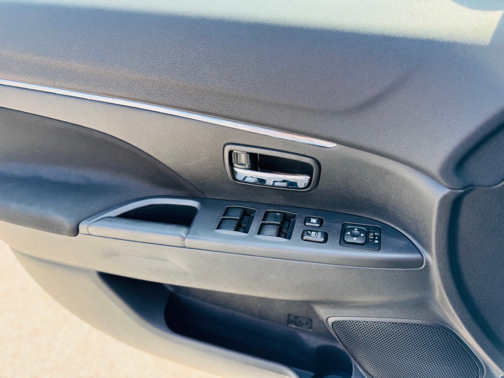2014 Mitsubishi Outlander Image 14