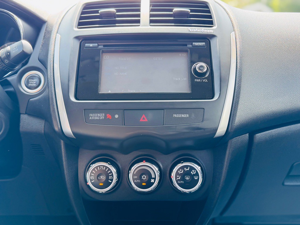 2014 Mitsubishi Outlander Image 32
