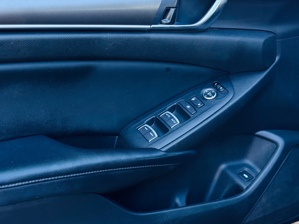 2018 Honda Accord Image 13
