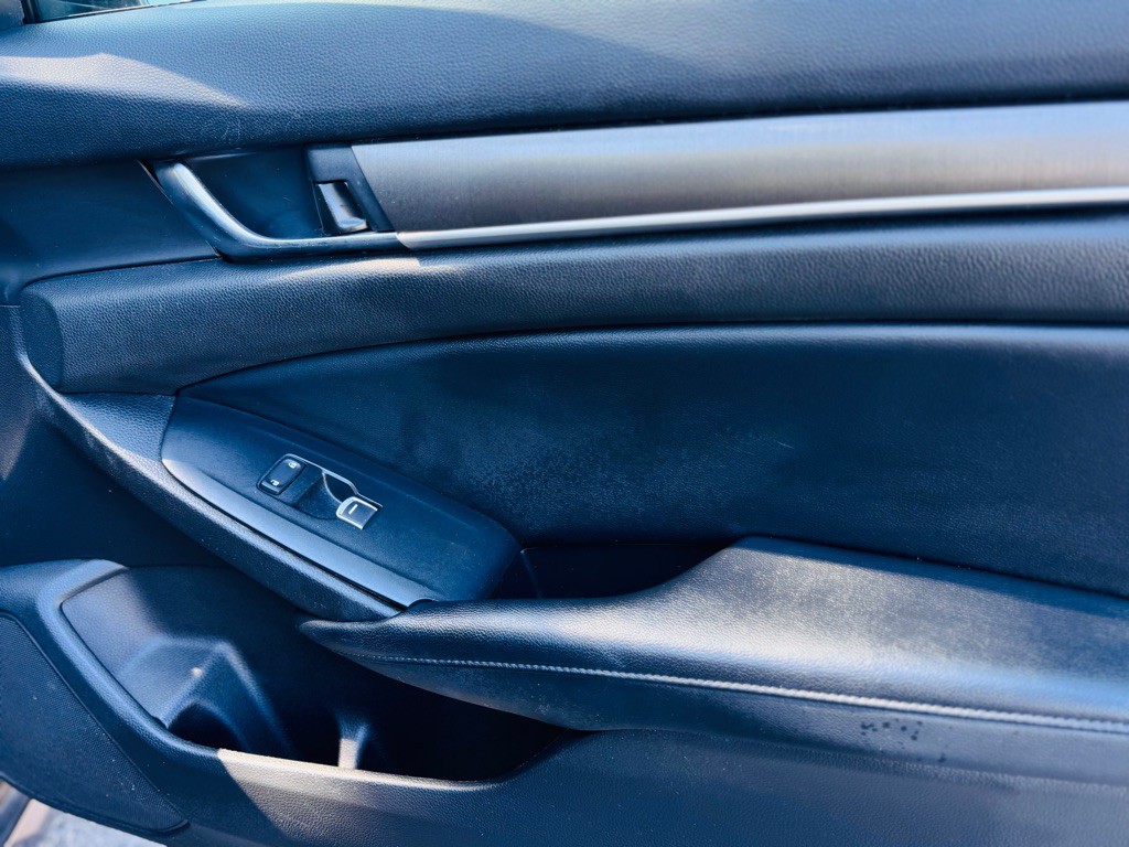 2018 Honda Accord Image 16