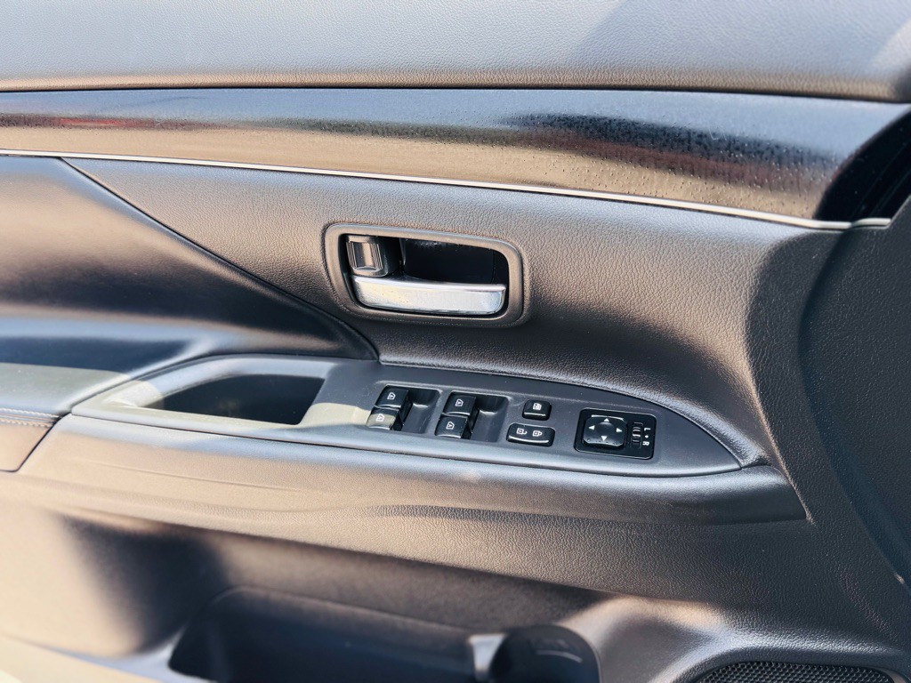 2019 Mitsubishi Outlander Image 14