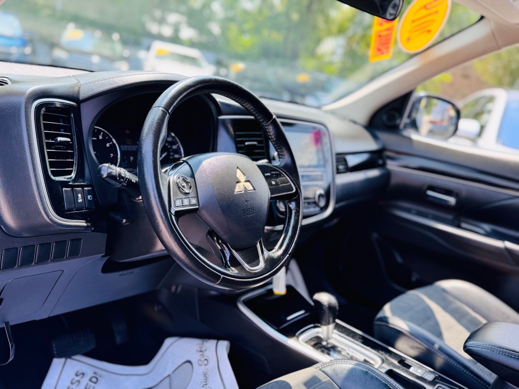 2019 Mitsubishi Outlander Image 15
