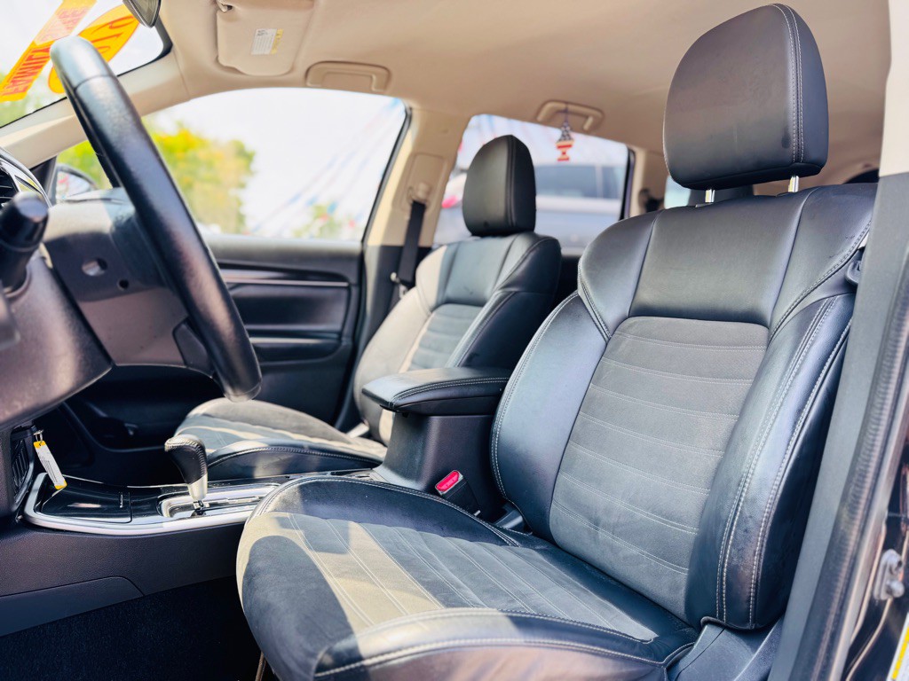 2019 Mitsubishi Outlander Image 17