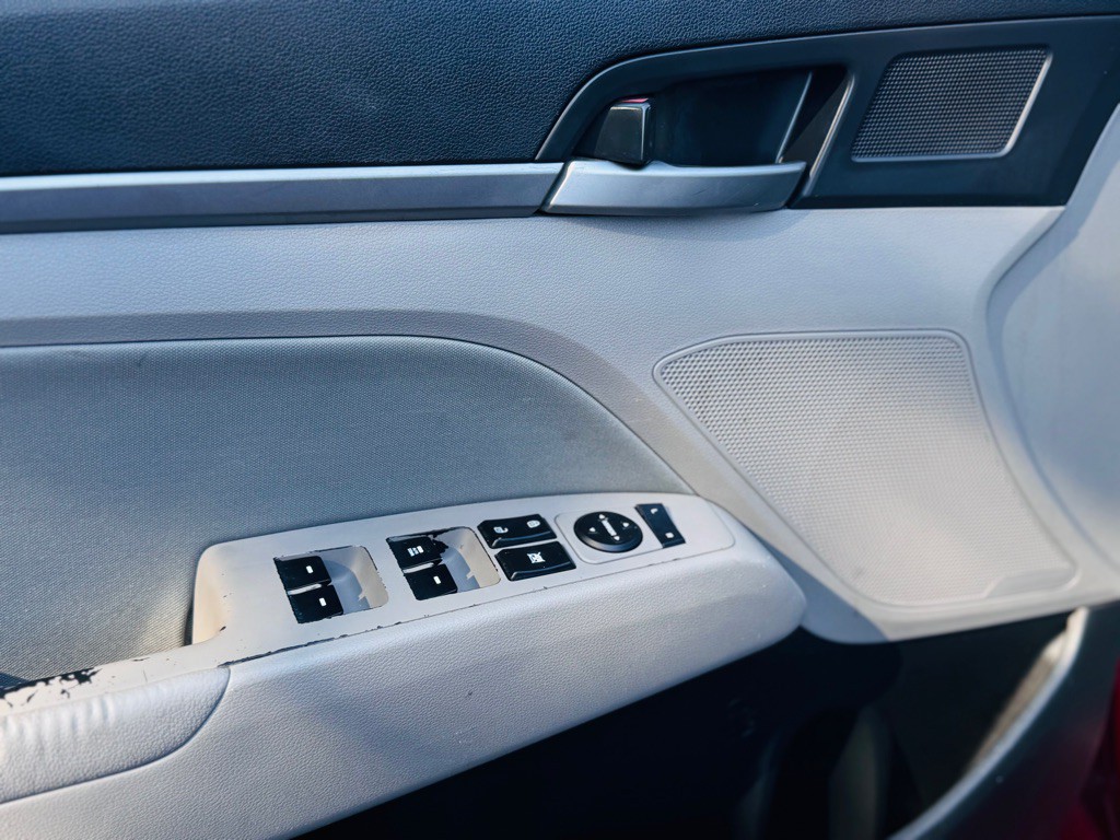 2017 Hyundai Elantra Image 13