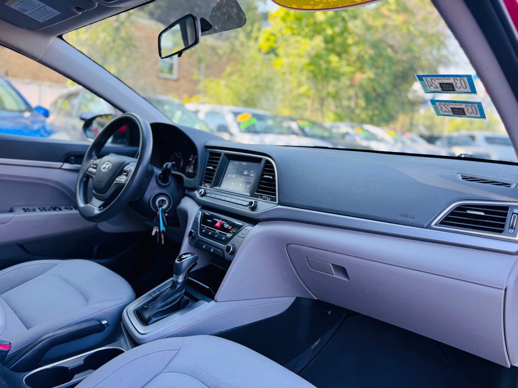 2017 Hyundai Elantra Image 17