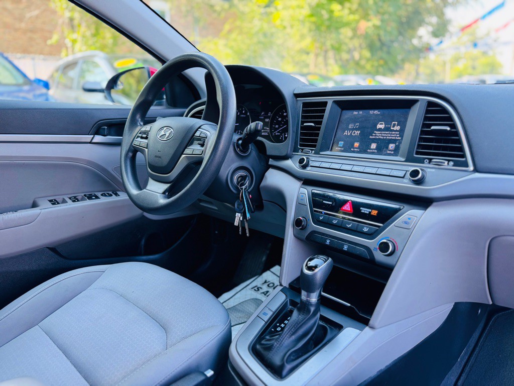 2017 Hyundai Elantra Image 18